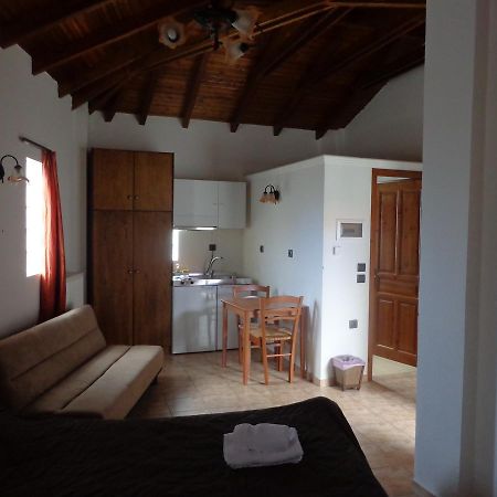 Alonaki Guesthouse Plátanos 外观 照片